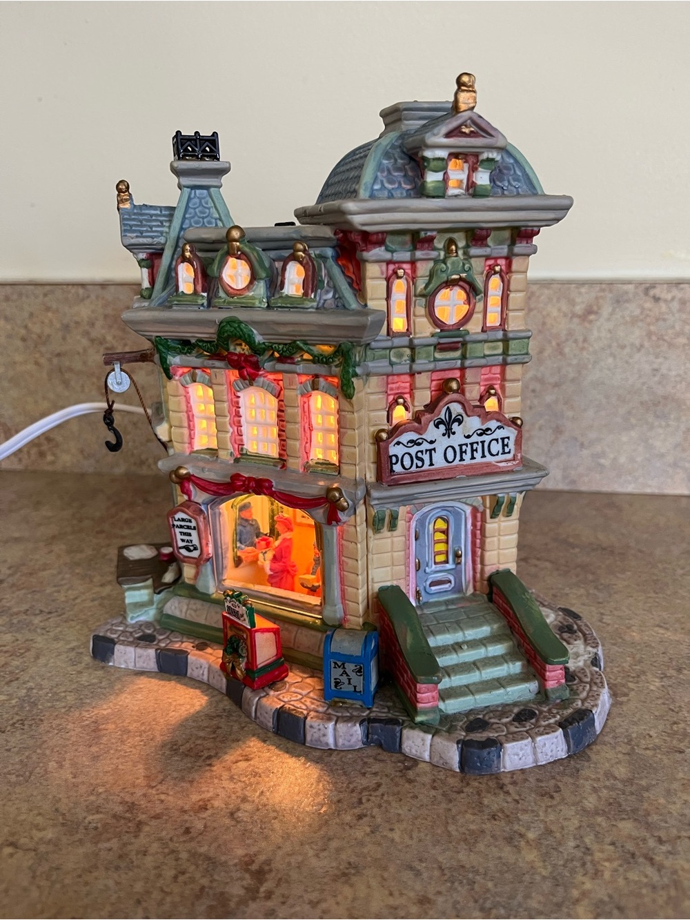 Lemax Caddington Village 2006 Post Office #65407 Viewing Window Lighted In Box